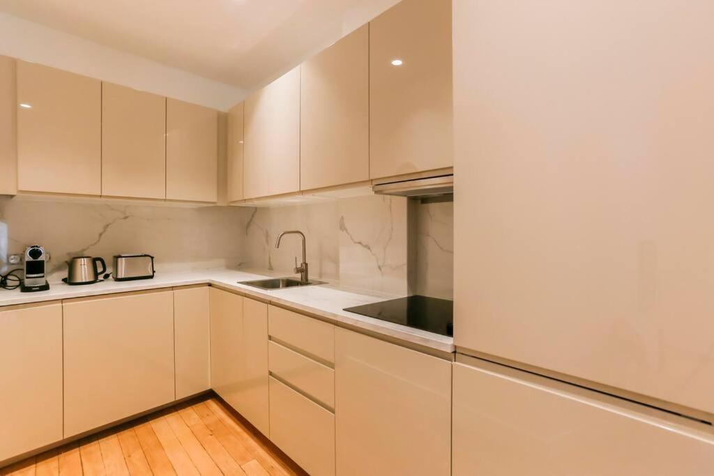 Modern 2 Bedrooms Near Louvre باريس المظهر الخارجي الصورة